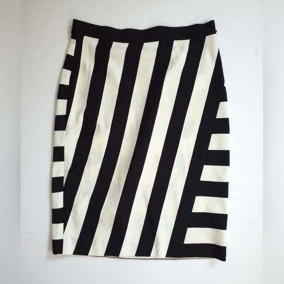 Banana Republic Dresses & Skirts - Banana Republic Women's Black Cream Striped Knit Pencil Skirt Side Zip Size 2